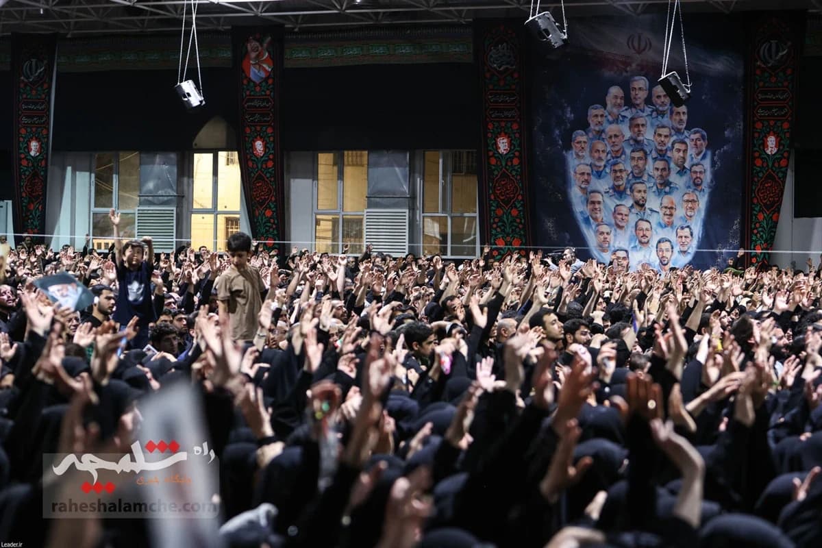 آخرین دیدار خانوادههای معظم شهدا با رهبر شهید انقلاب +تصاویر — تصویر 24