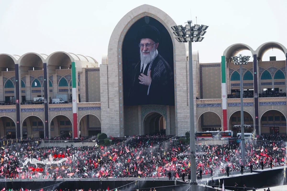 خروش عاشقان خامنهای شهید در مصلای امام خمینی(ره) در مصلی تهران — تصویر 2