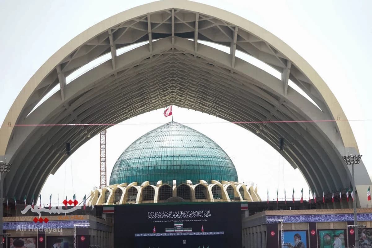 خروش عاشقان خامنهای شهید در مصلای امام خمینی(ره) در مصلی تهران — تصویر 10