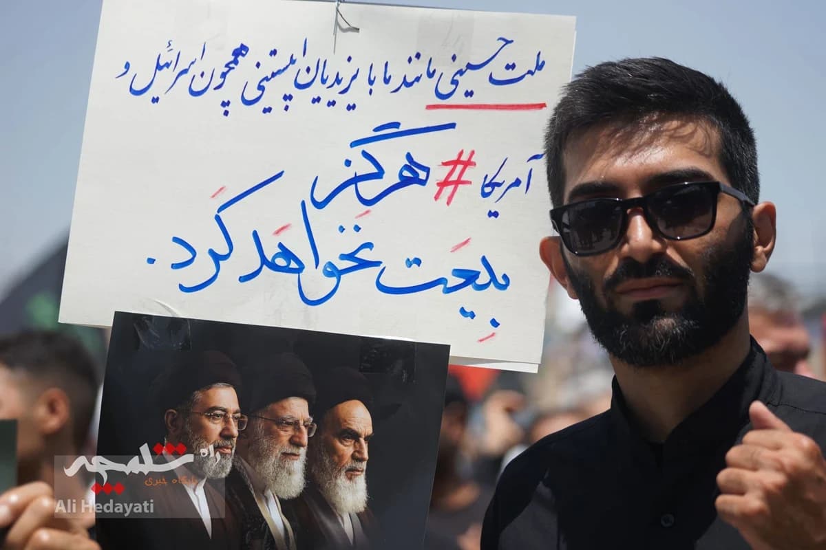 خروش عاشقان خامنهای شهید در مصلای امام خمینی(ره) در مصلی تهران — تصویر 25
