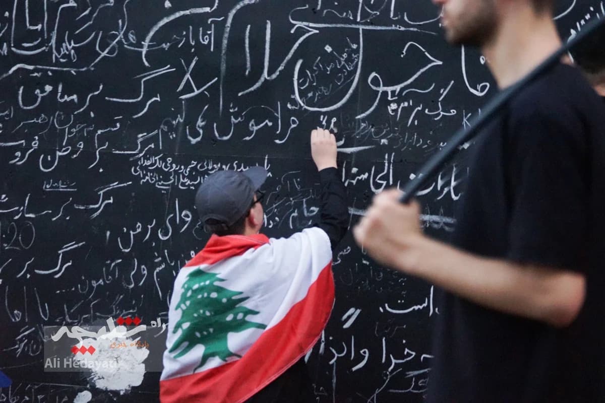 مصلی تهران، قلب تپنده ایران در سوگ رهبر شهید +تصاویر — تصویر 3