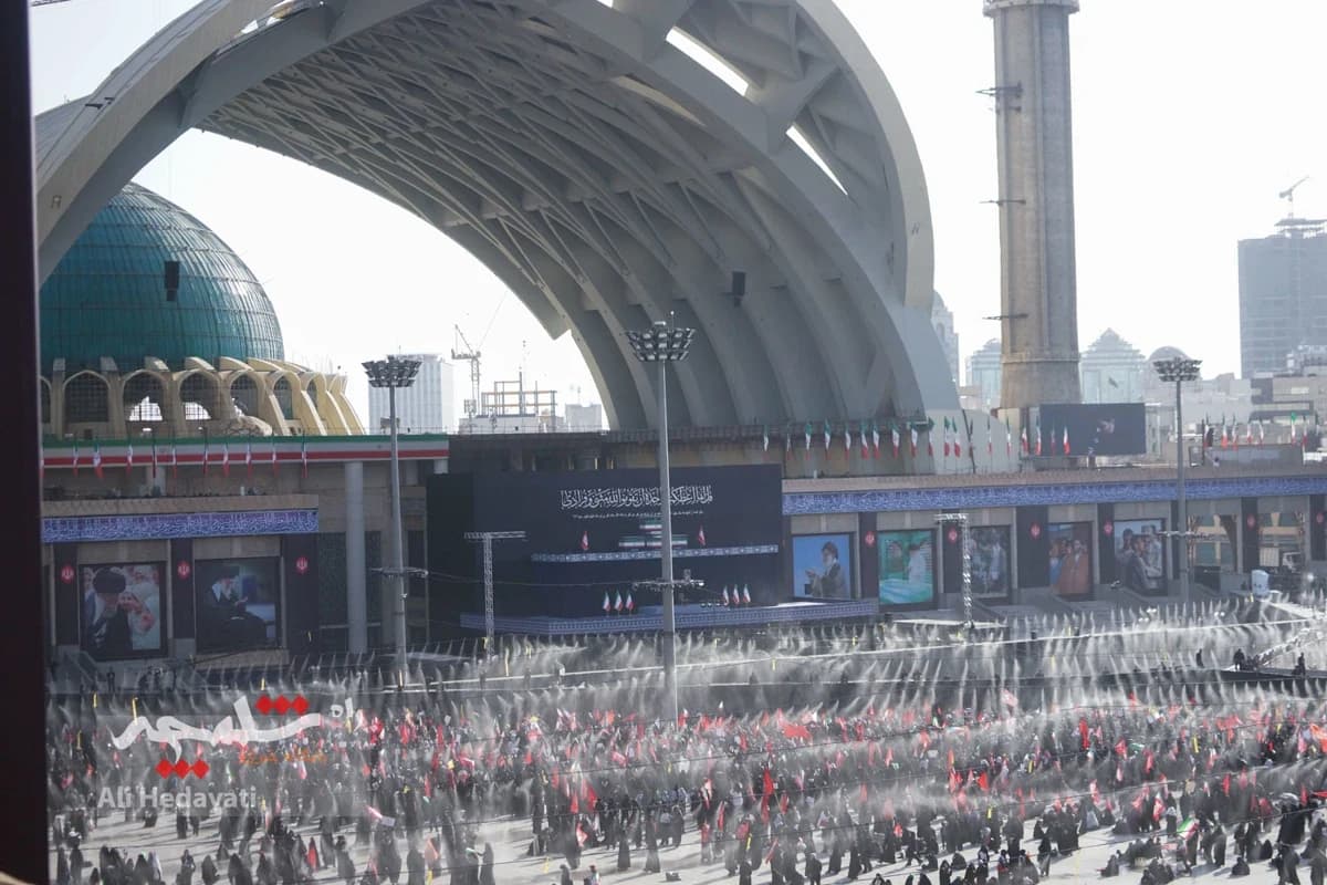 مصلی تهران، قلب تپنده ایران در سوگ رهبر شهید +تصاویر — تصویر 7
