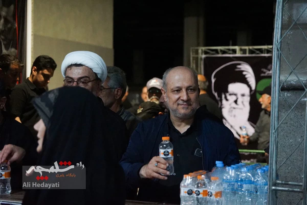 مصلی تهران، قلب تپنده ایران در سوگ رهبر شهید +تصاویر — تصویر 13