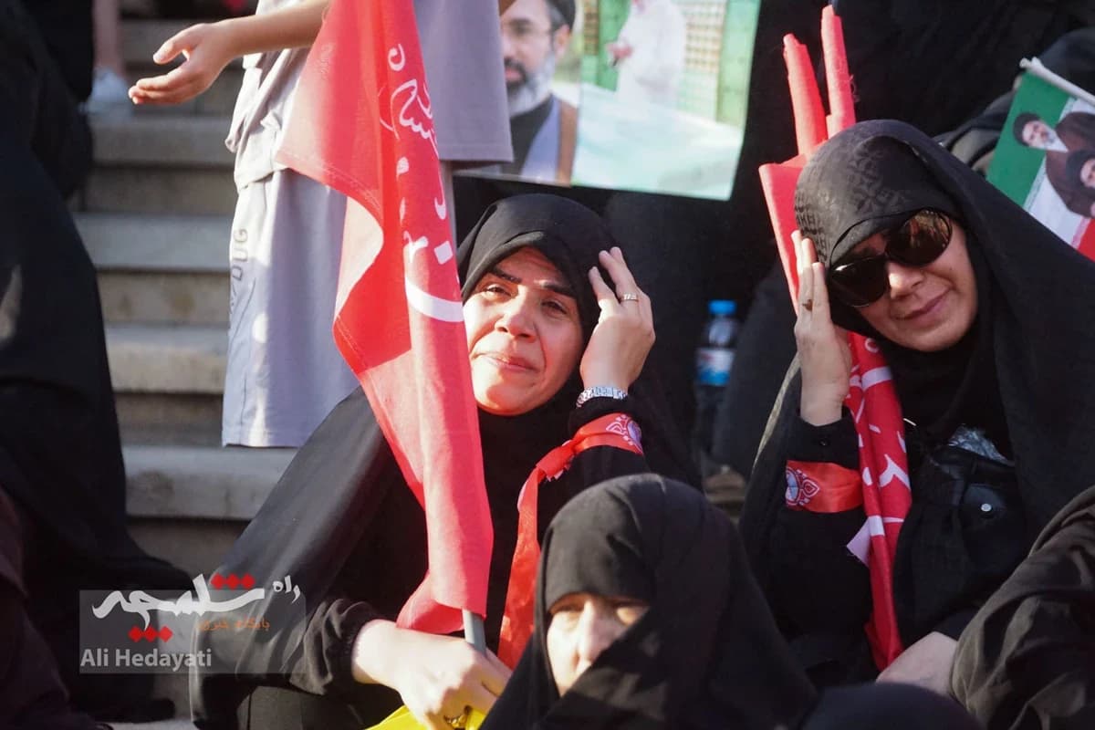 مصلی تهران، قلب تپنده ایران در سوگ رهبر شهید +تصاویر — تصویر 21