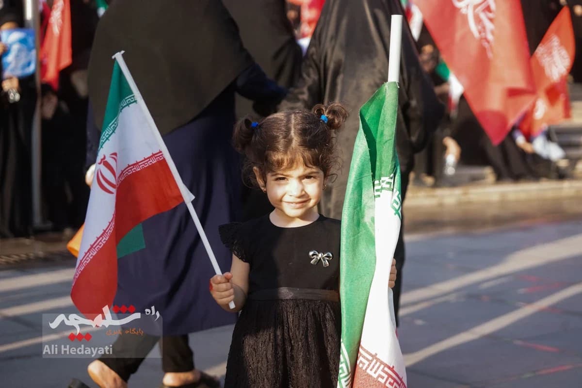 مصلی تهران، قلب تپنده ایران در سوگ رهبر شهید +تصاویر — تصویر 20