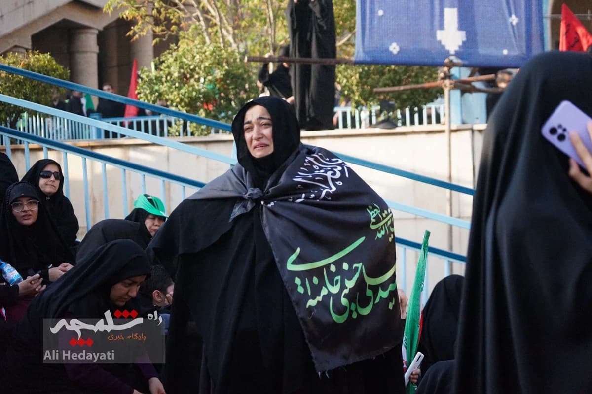مصلی تهران، قلب تپنده ایران در سوگ رهبر شهید +تصاویر — تصویر 24