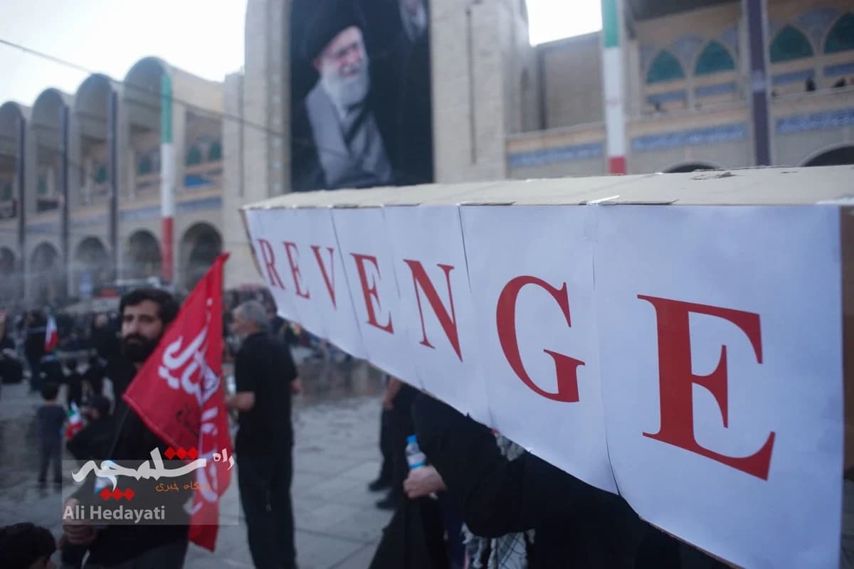 مصلی تهران، قلب تپنده ایران در سوگ رهبر شهید +تصاویر — تصویر 33