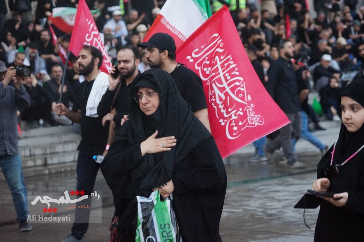 مصلی تهران، قلب تپنده ایران در سوگ رهبر شهید +تصاویر — تصویر 36