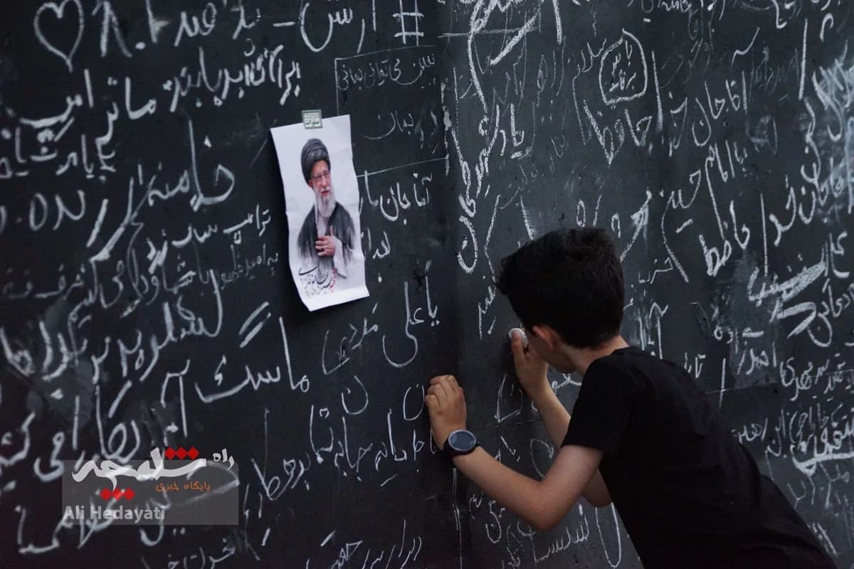 مصلی تهران، قلب تپنده ایران در سوگ رهبر شهید +تصاویر — تصویر 40