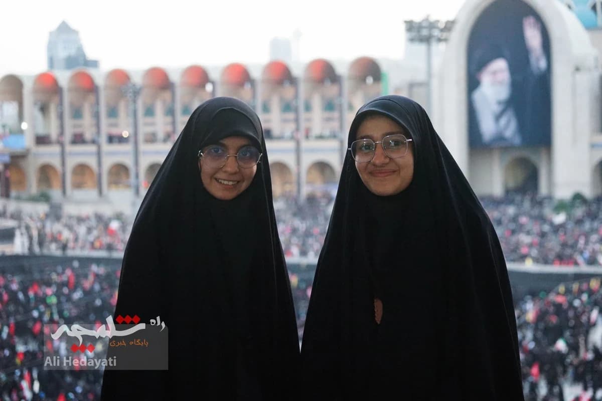 مصلی تهران، قلب تپنده ایران در سوگ رهبر شهید +تصاویر — تصویر 46