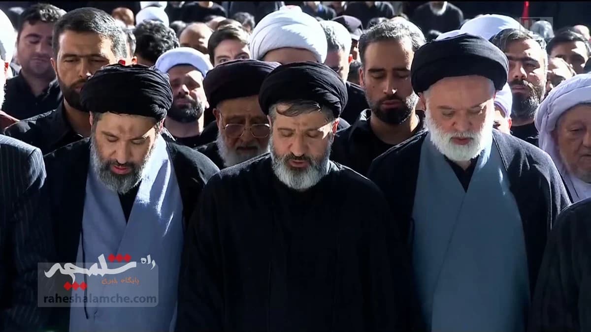 اقامه نماز بر پیکر رهبر شهید انقلاب با حضور فرزندانشان +تصاویر — تصویر 9