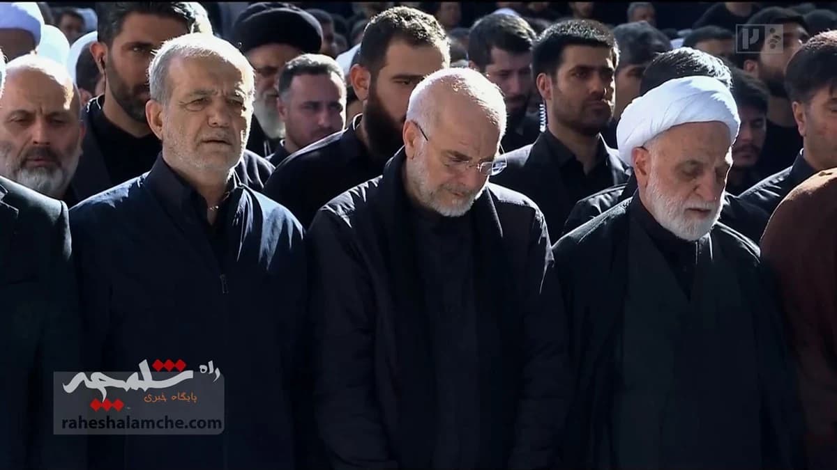 اقامه نماز بر پیکر رهبر شهید انقلاب با حضور فرزندانشان +تصاویر — تصویر 10