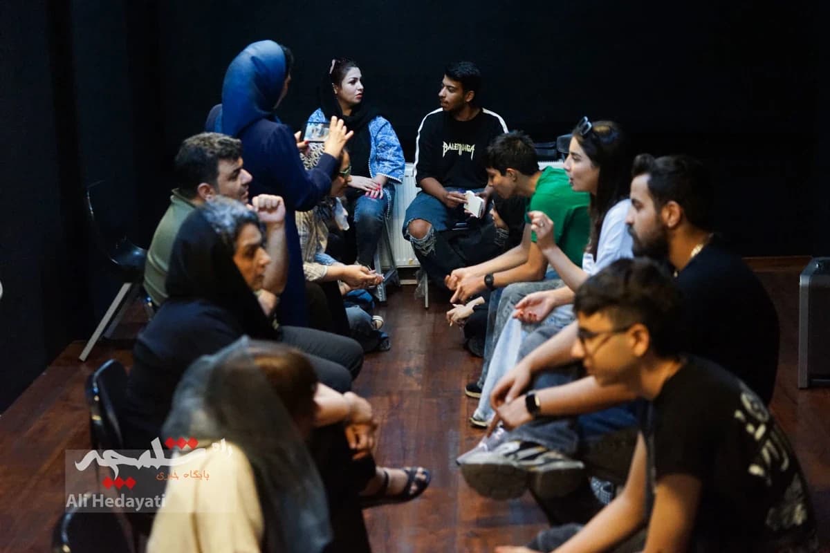 تمرین تئاتر «واگن ۱۵۰» روایتی از یک آزمایش روانشناختی در متروی تهران +تصاویر — تصویر 37