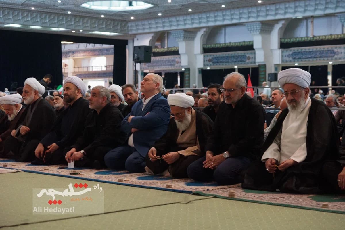 نماز جمعه تهران در مصلی امام خمینی(ره) برگزار شد +تصاویر — تصویر 56