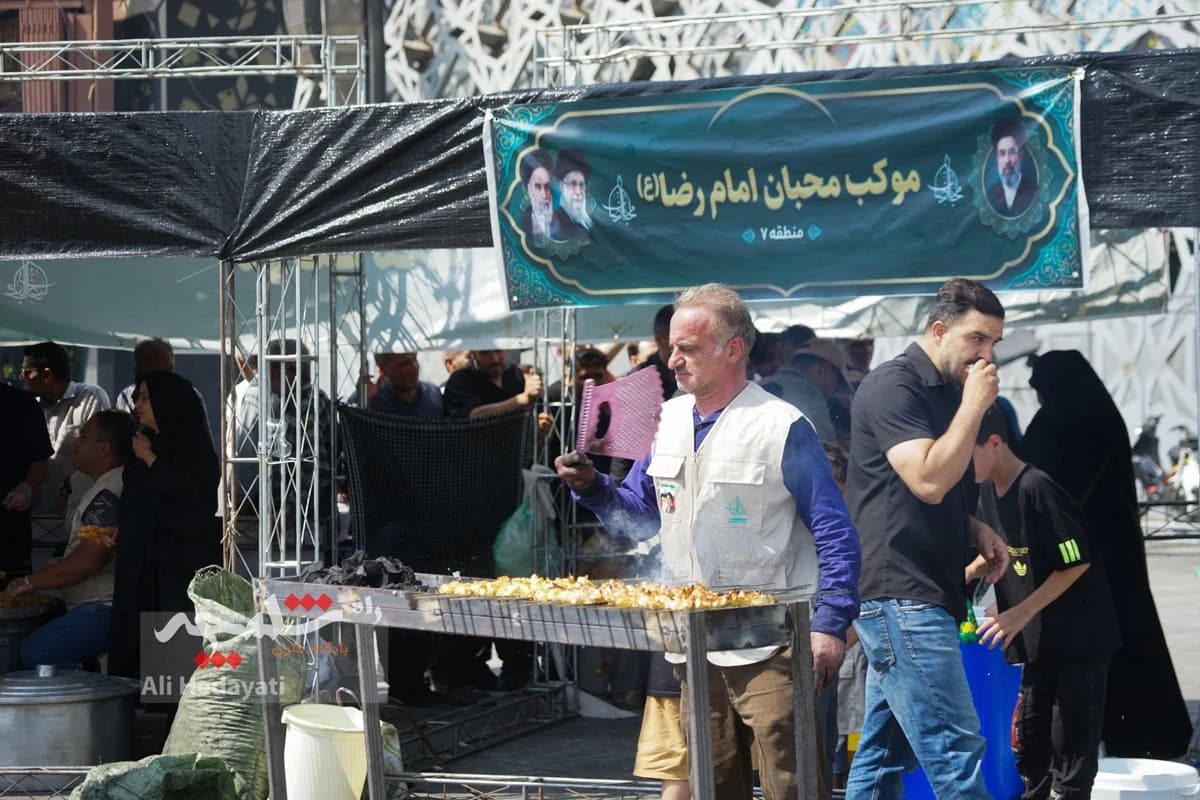 جوجهکباب نذری امام رضایی در میدان امام حسین(ع) +تصاویر — تصویر 1