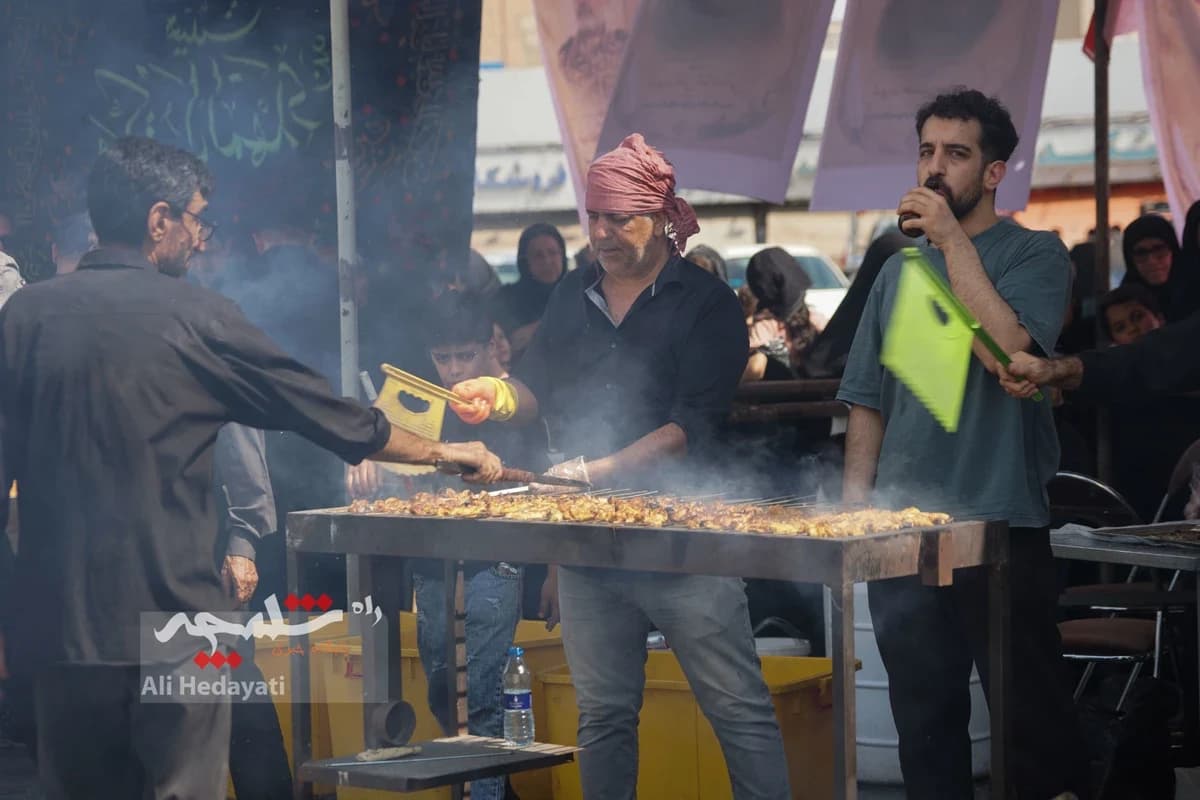 جوجهکباب نذری امام رضایی در میدان امام حسین(ع) +تصاویر — تصویر 10