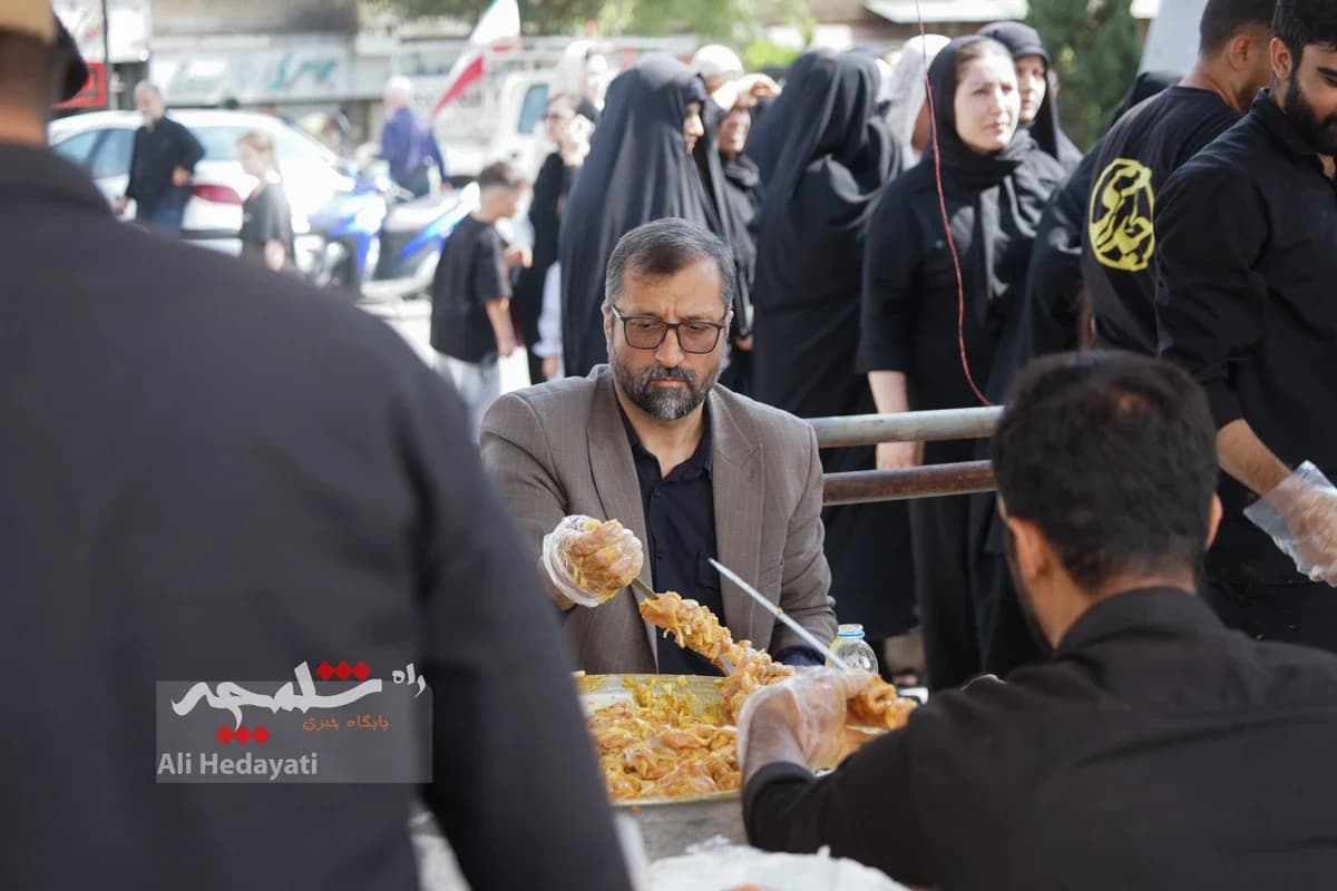 جوجهکباب نذری امام رضایی در میدان امام حسین(ع) +تصاویر — تصویر 15