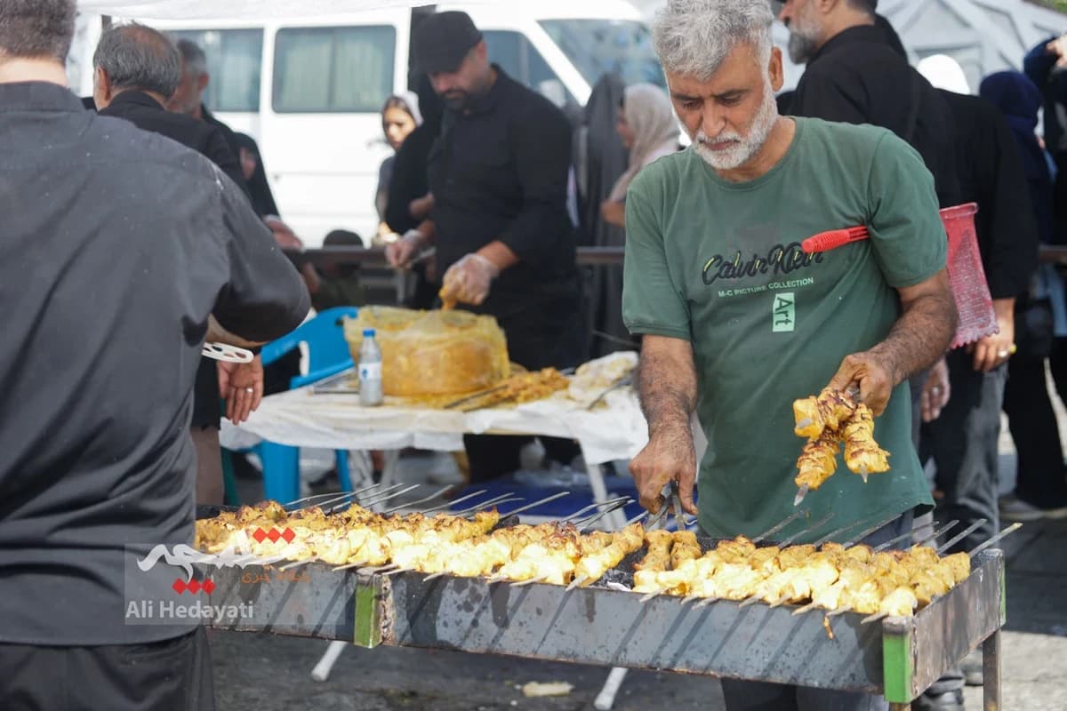 جوجهکباب نذری امام رضایی در میدان امام حسین(ع) +تصاویر — تصویر 16