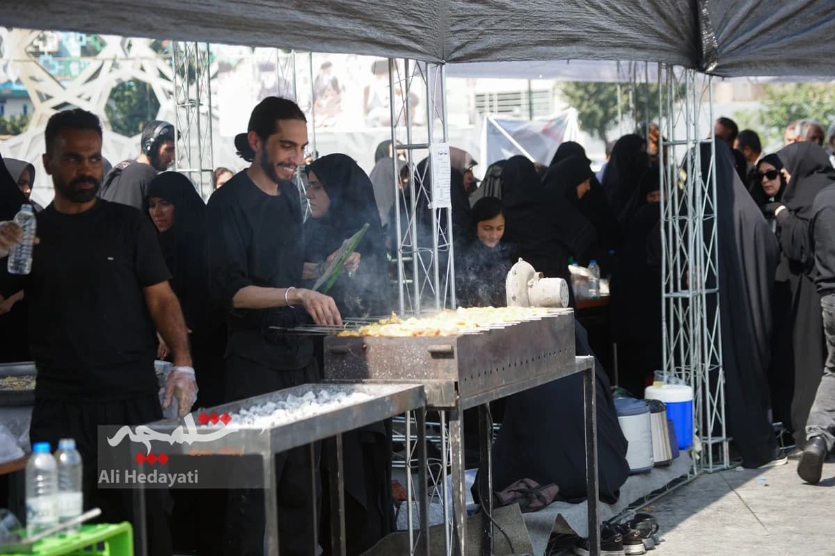 جوجهکباب نذری امام رضایی در میدان امام حسین(ع) +تصاویر — تصویر 23