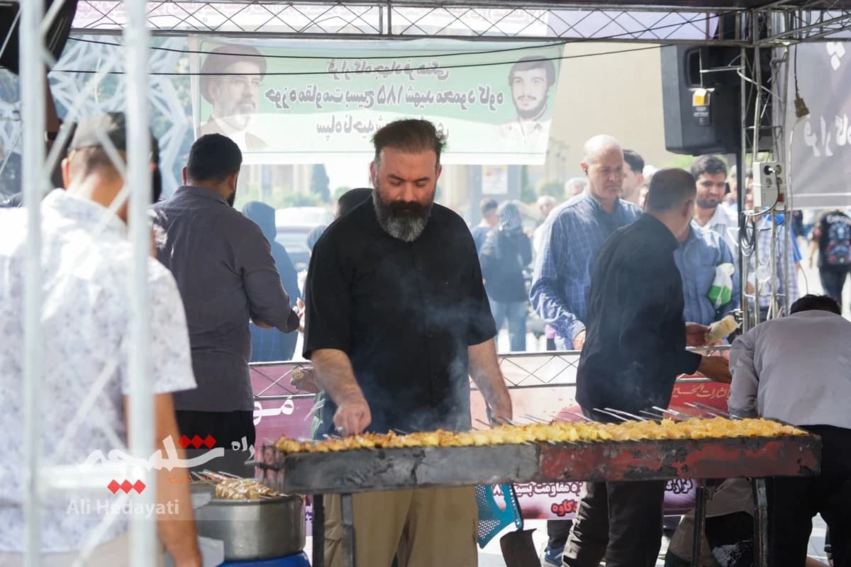 جوجهکباب نذری امام رضایی در میدان امام حسین(ع) +تصاویر — تصویر 30