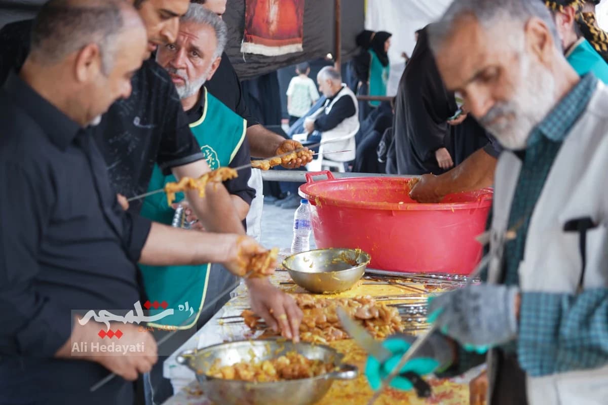 جوجهکباب نذری امام رضایی در میدان امام حسین(ع) +تصاویر — تصویر 32