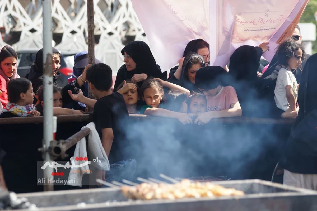 جوجهکباب نذری امام رضایی در میدان امام حسین(ع) +تصاویر — تصویر 35
