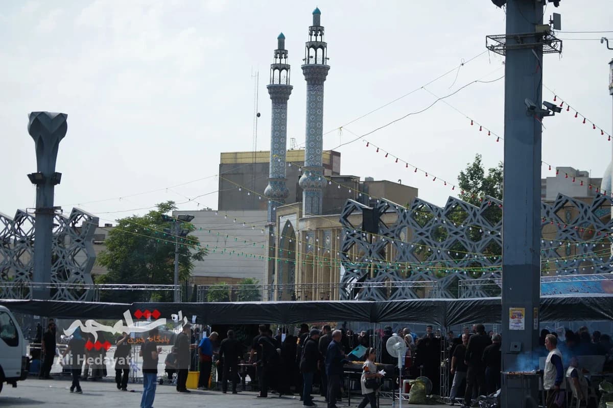 جوجهکباب نذری امام رضایی در میدان امام حسین(ع) +تصاویر — تصویر 40