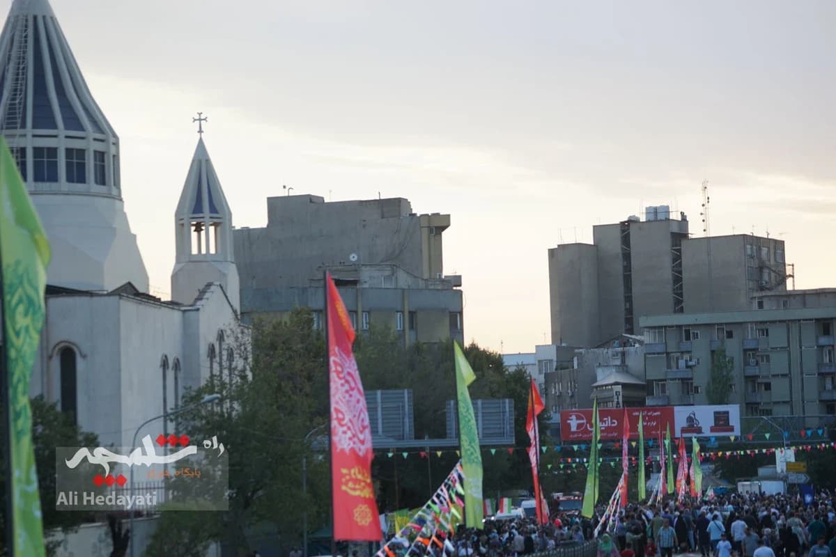 جشن «امت احمد» از میدان هفت تیر تا میدان ولیعصر(عج) +تصاویر — تصویر 25