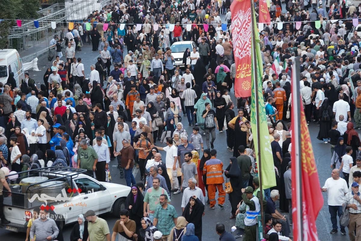جشن «امت احمد» از میدان هفت تیر تا میدان ولیعصر(عج) +تصاویر — تصویر 31