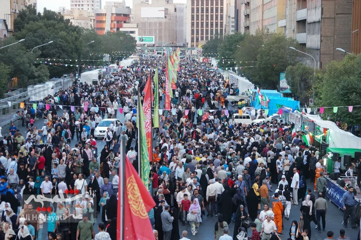 جشن «امت احمد» از میدان هفت تیر تا میدان ولیعصر(عج) +تصاویر — تصویر 30