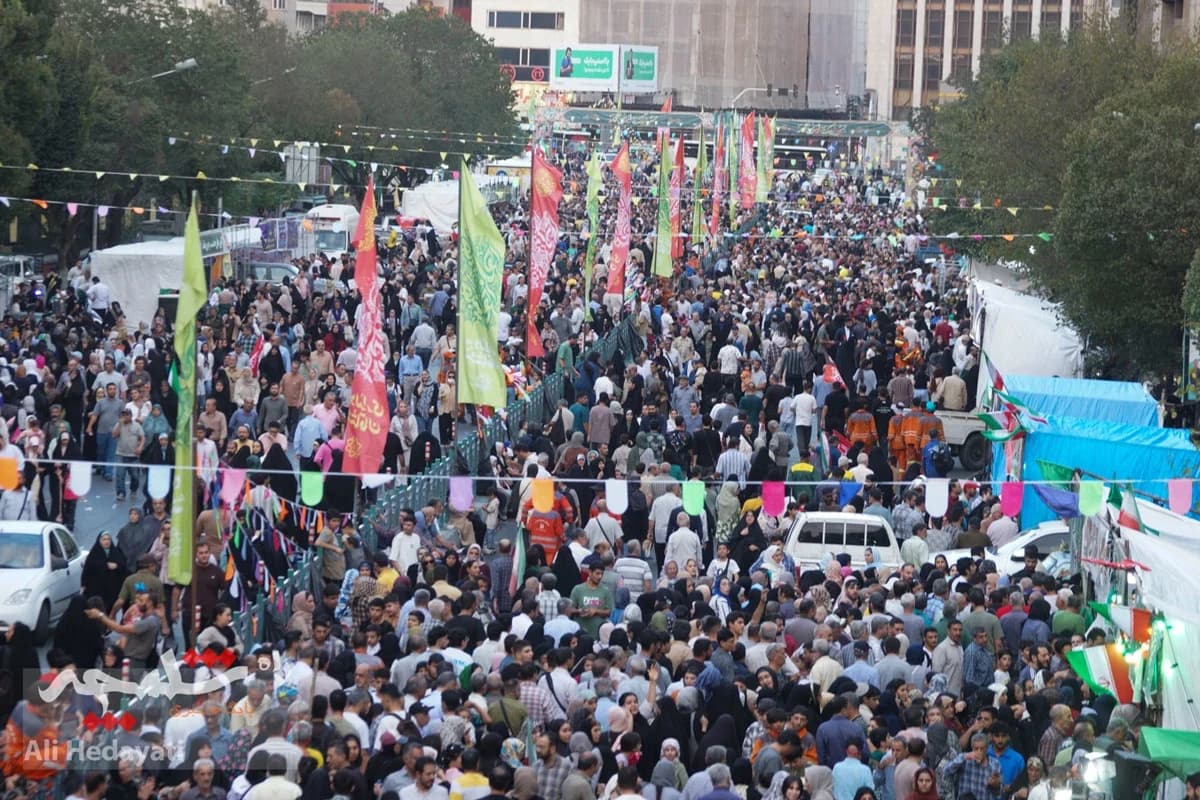 جشن «امت احمد» از میدان هفت تیر تا میدان ولیعصر(عج) +تصاویر — تصویر 32