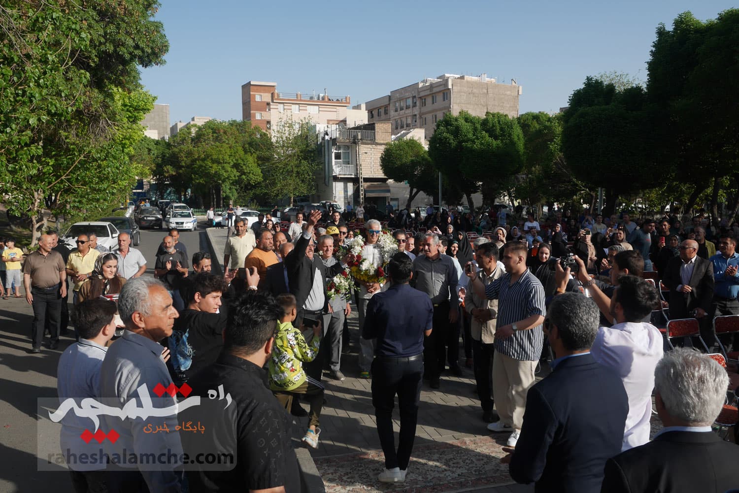 مراسم استقبال از کوهنوردان اورست در چشمهعلی شهر ری +تصاویر — تصویر 10