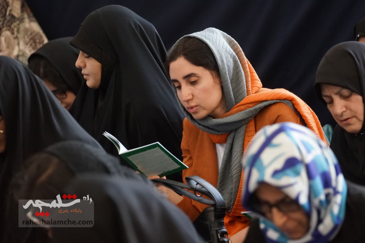 مراسم دعای عرفه در مصلی امام خمینی(ره) برگزار شد +تصاویر — تصویر 75