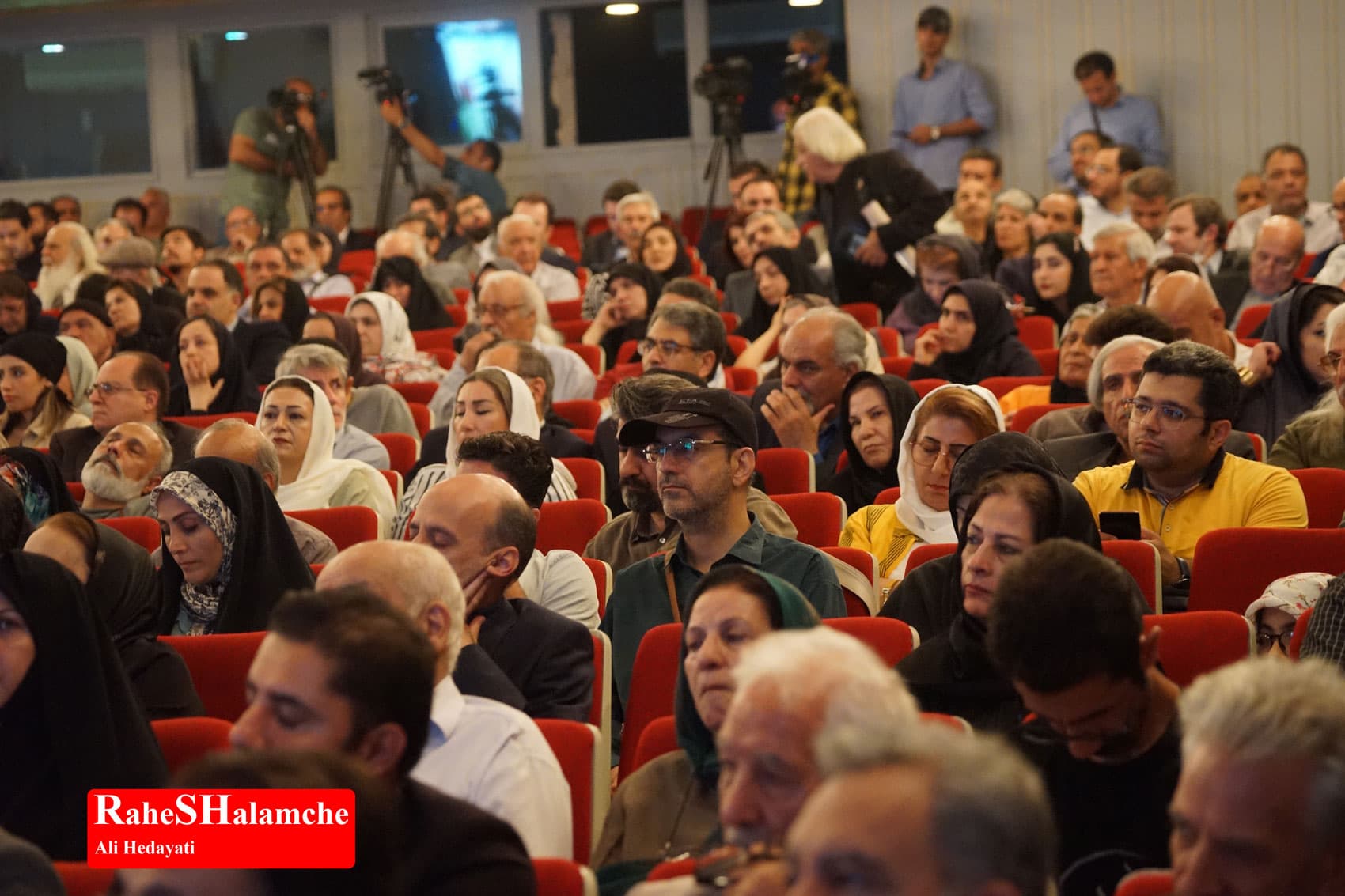 پزشکیان پا به توپ شد +تصاویر — تصویر 25