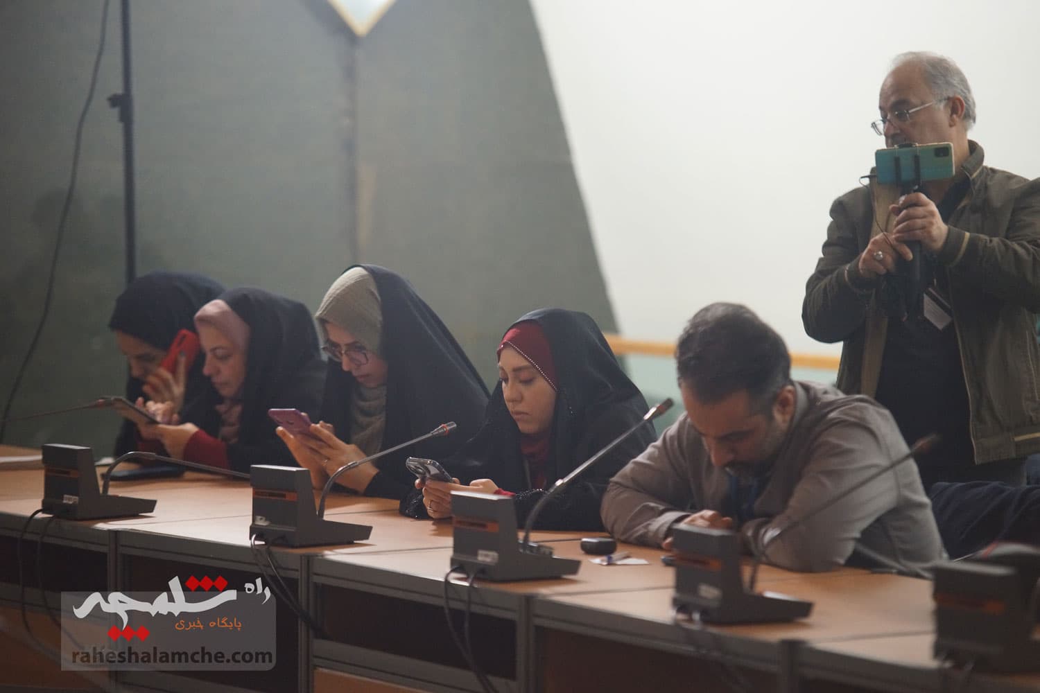 نشست خبری پژمانفر در تشریح اقدامات کمیسیون اصل نود در سال 1403 +تصاویر — تصویر 24