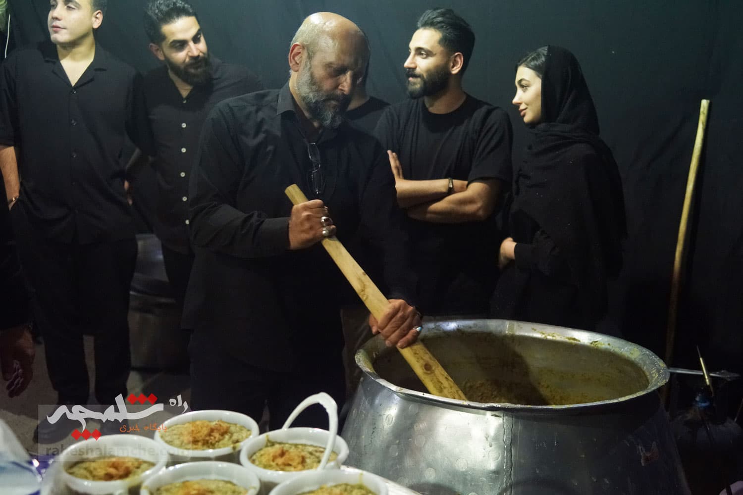 پخت آش نذری و روضه خانگی در شب 28 صفر +تصاویر — تصویر 57