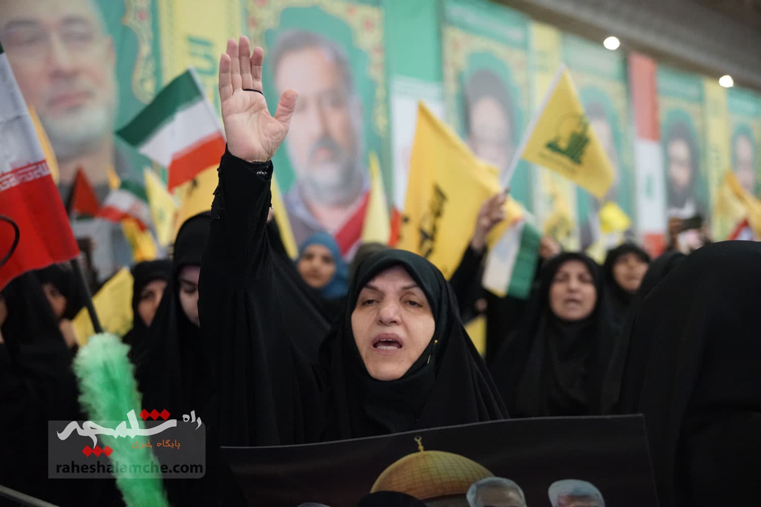 مراسم گرامیداشت شهید سیدحسن نصرالله در مصلی تهران برگزار شد +تصاویر — تصویر 22