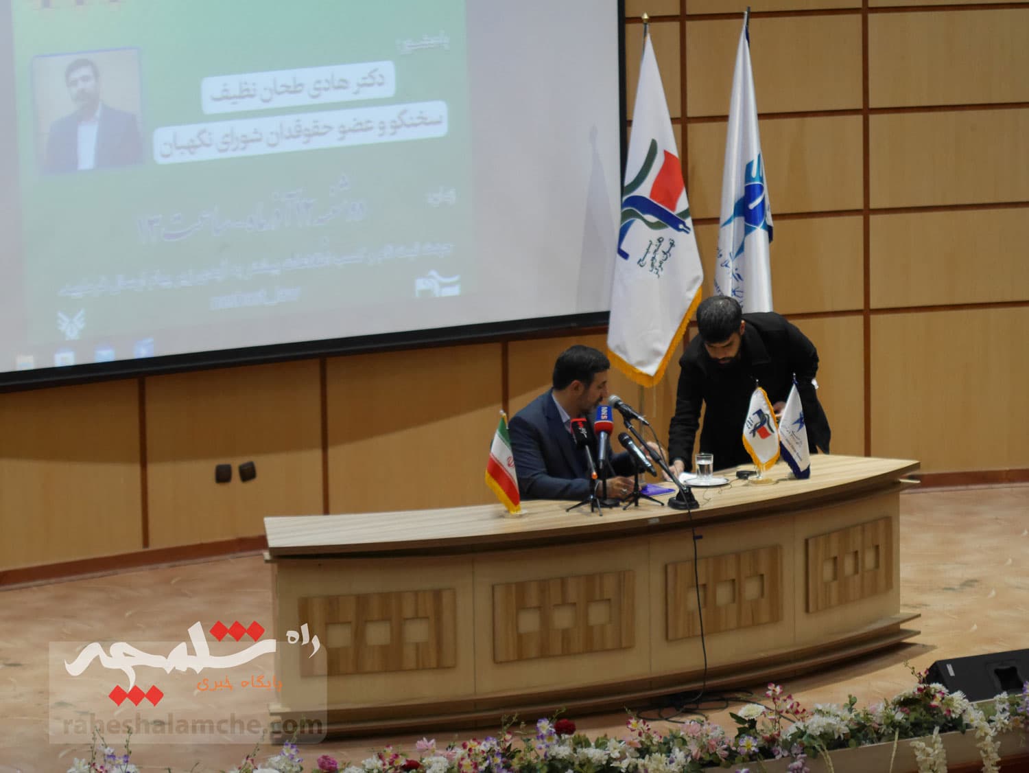 نشست صمیمی طحاننظیف با دانشجویان دانشگاه آزاد واحد مرکز +تصاویر — تصویر 50