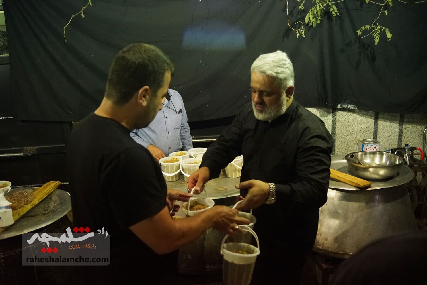پخت آش نذری و روضه خانگی در شب 28 صفر +تصاویر — تصویر 29