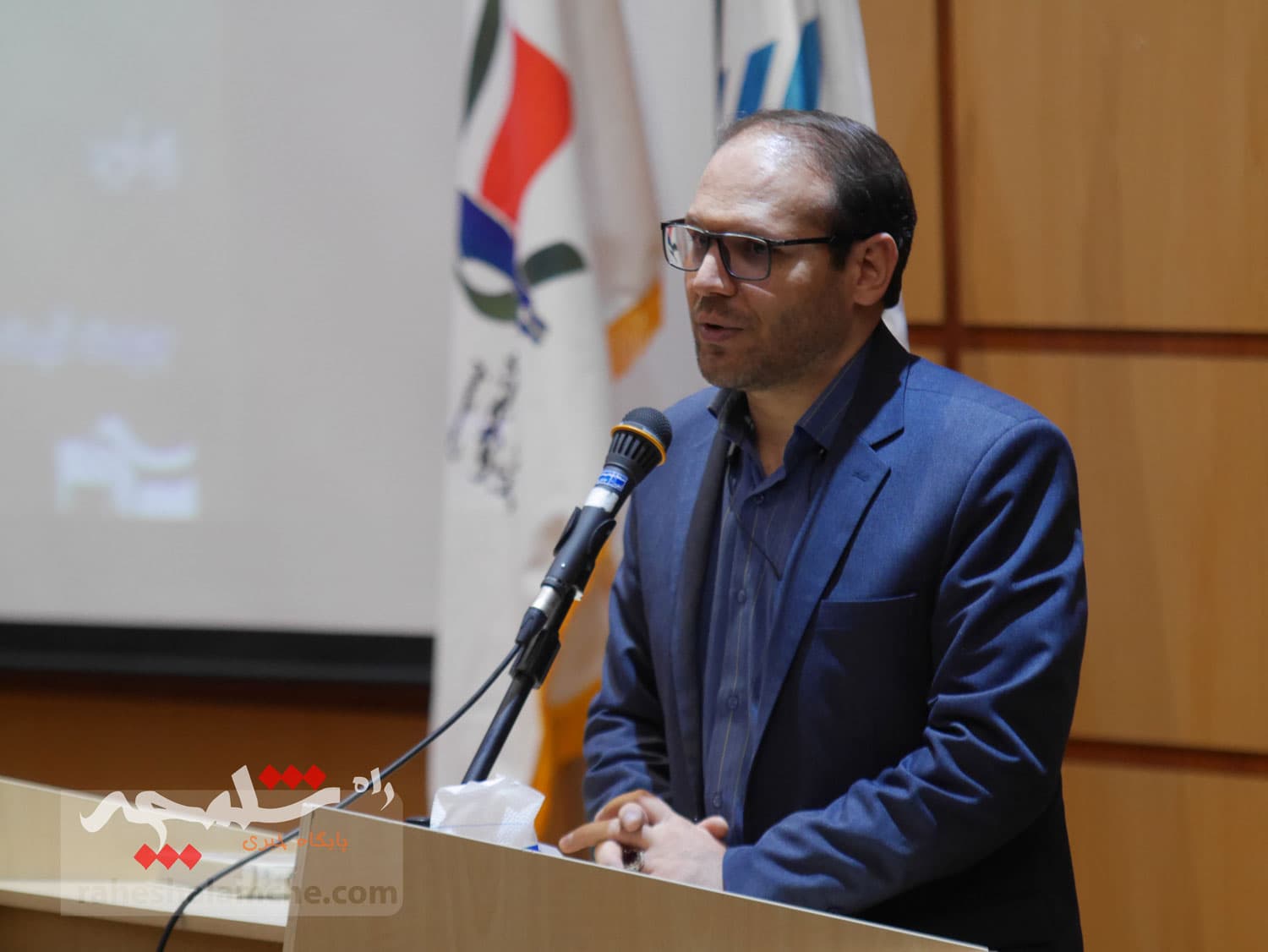 نشست صمیمی طحاننظیف با دانشجویان دانشگاه آزاد واحد مرکز +تصاویر — تصویر 13
