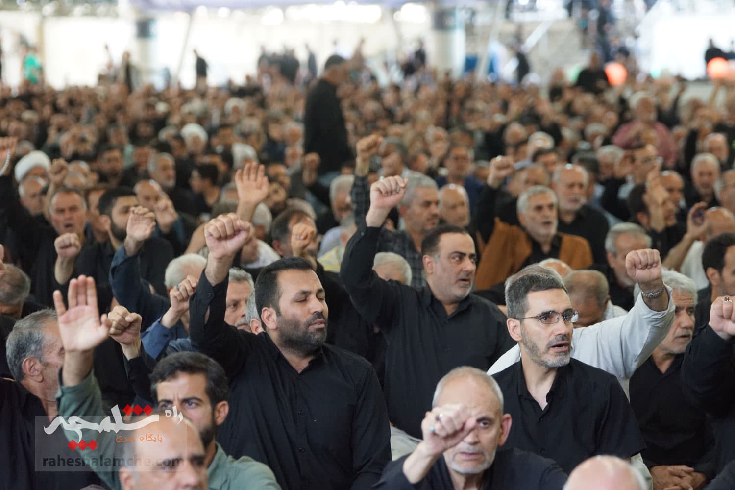نماز جمعه تهران در اولین روز ماه محرم حسینی برگزار شد +تصاویر — تصویر 48