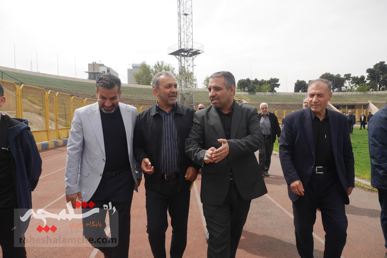 چه کسانی در مراسم تشییع پیکر «عمو ظلی» حضور دارشتند +تصاویر — تصویر 98