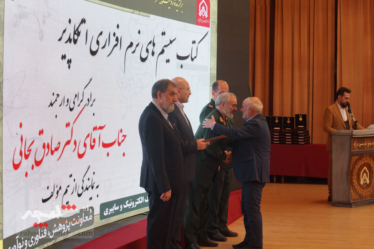 تجلیل از منتخبان جشنواره پژوهشی و فناوری در دانشگاه جامع امام حسین(ع) +تصاویر — تصویر 36