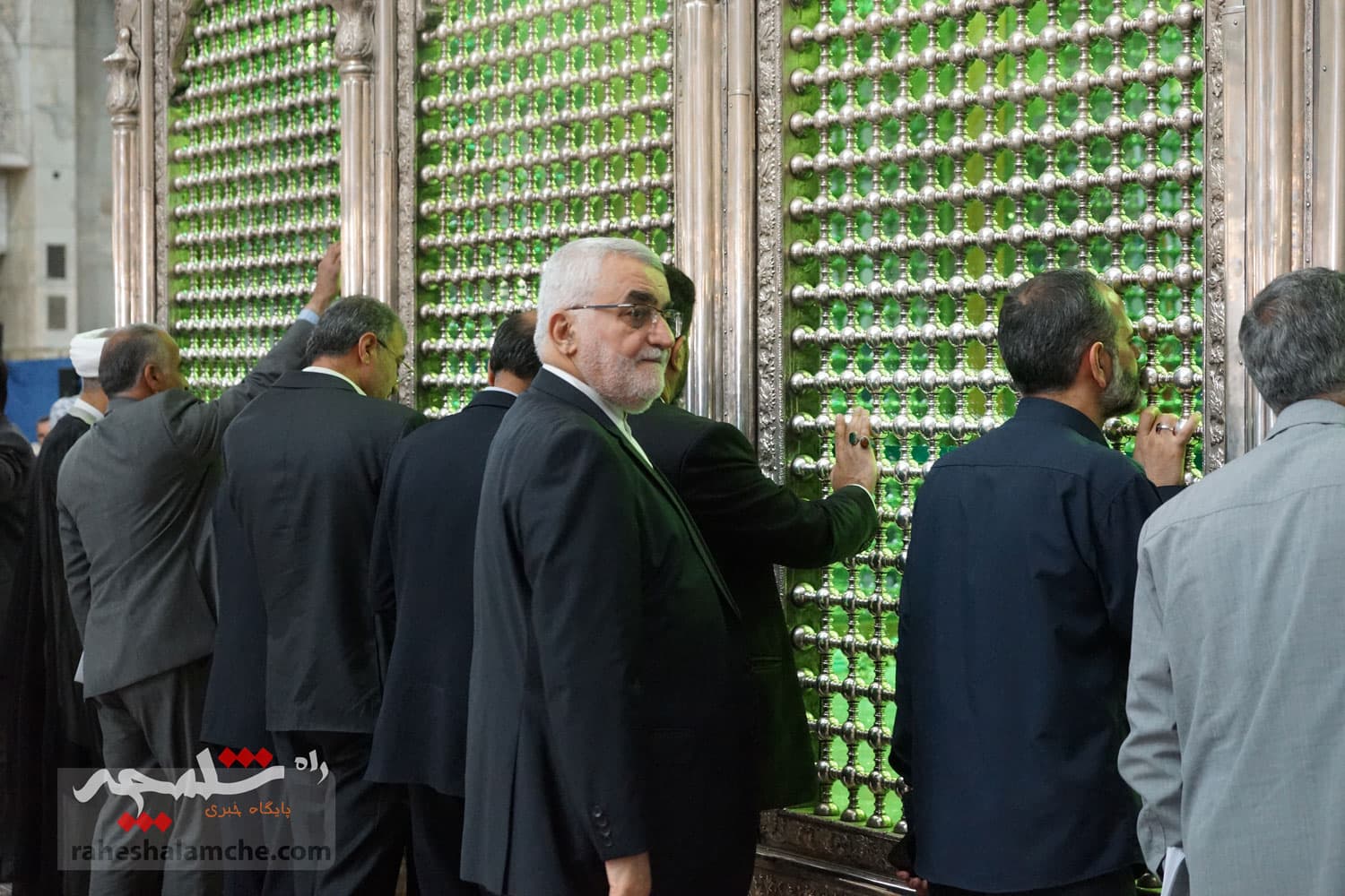 حضور نمایندگان مجلس در حرم امام خمینی(ره) +تصاویر — تصویر 5