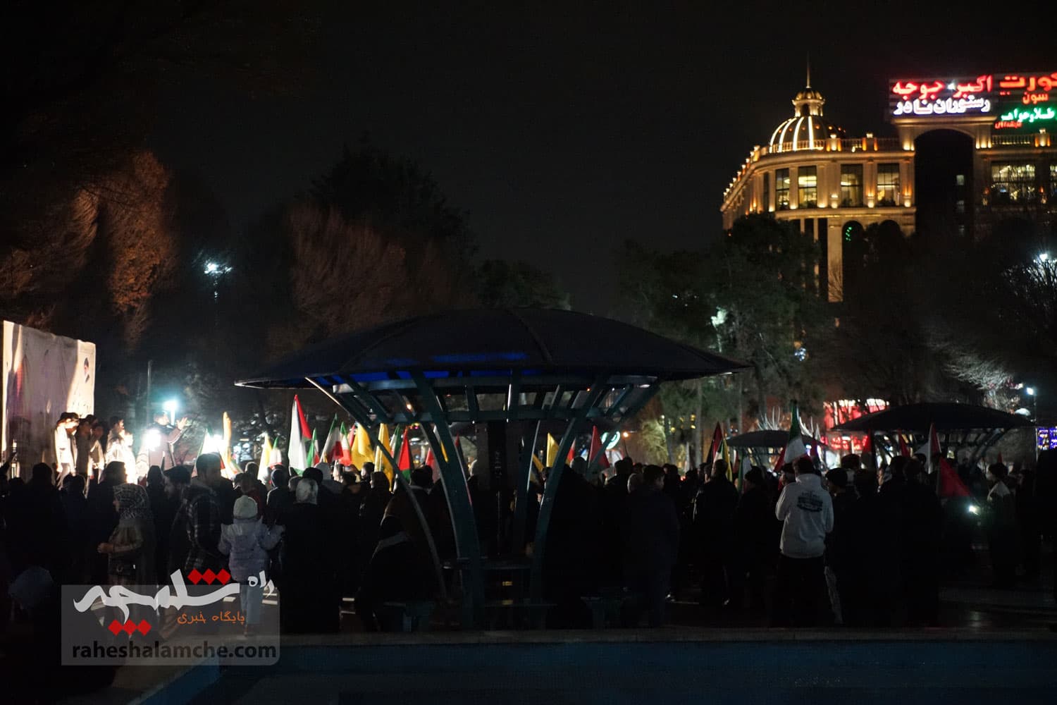 برگزاری جشن پیروزی غزه در میدان هفتحوض تهران +تصاویر — تصویر 58