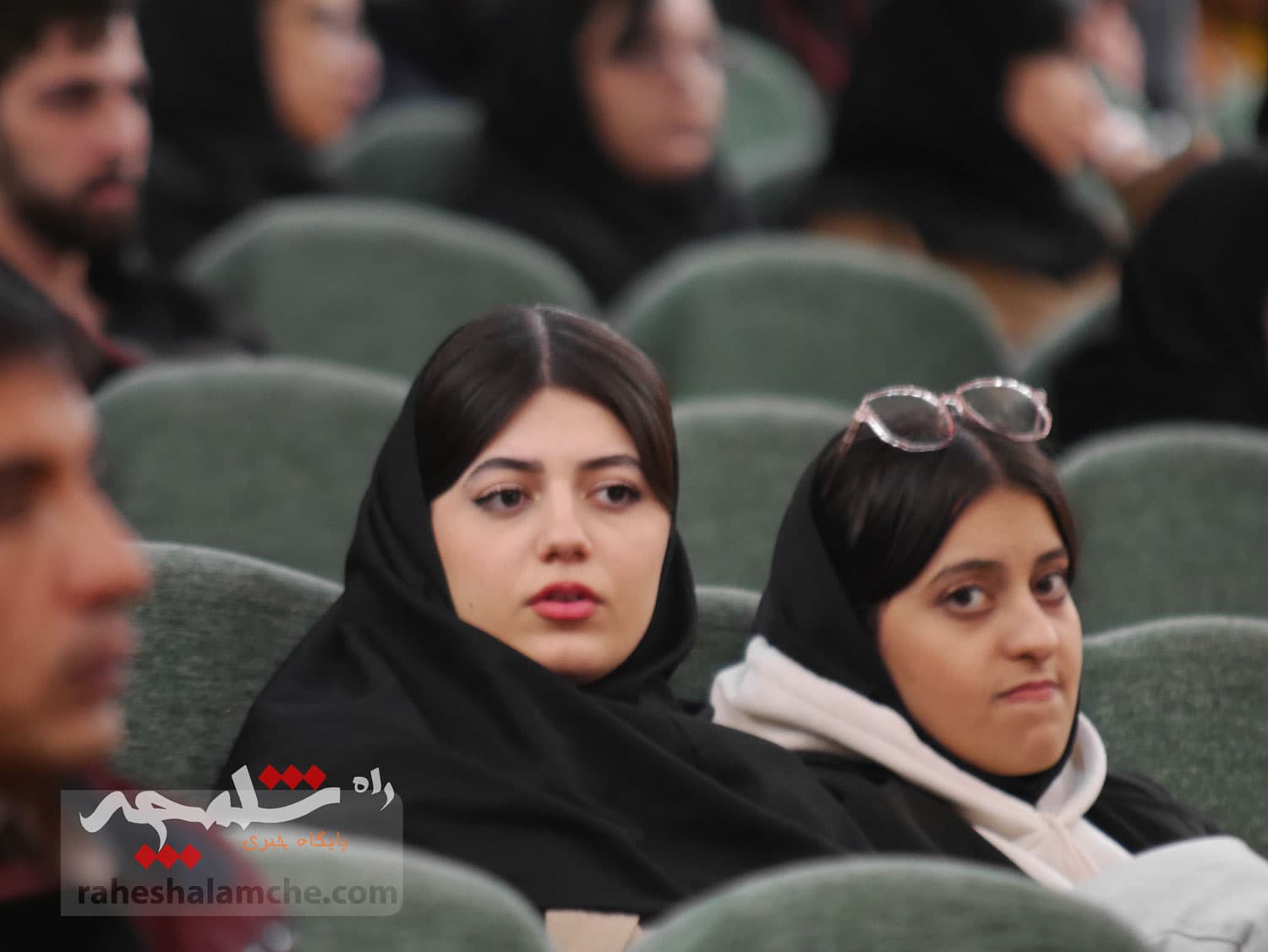 نشست صمیمی طحاننظیف با دانشجویان دانشگاه آزاد واحد مرکز +تصاویر — تصویر 43