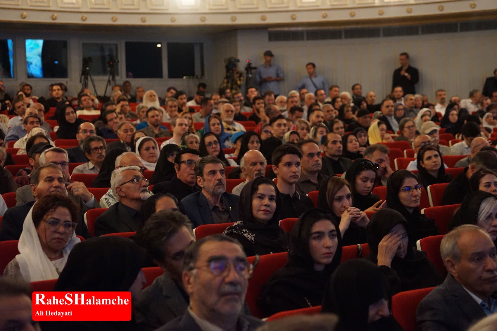 پزشکیان پا به توپ شد +تصاویر — تصویر 11