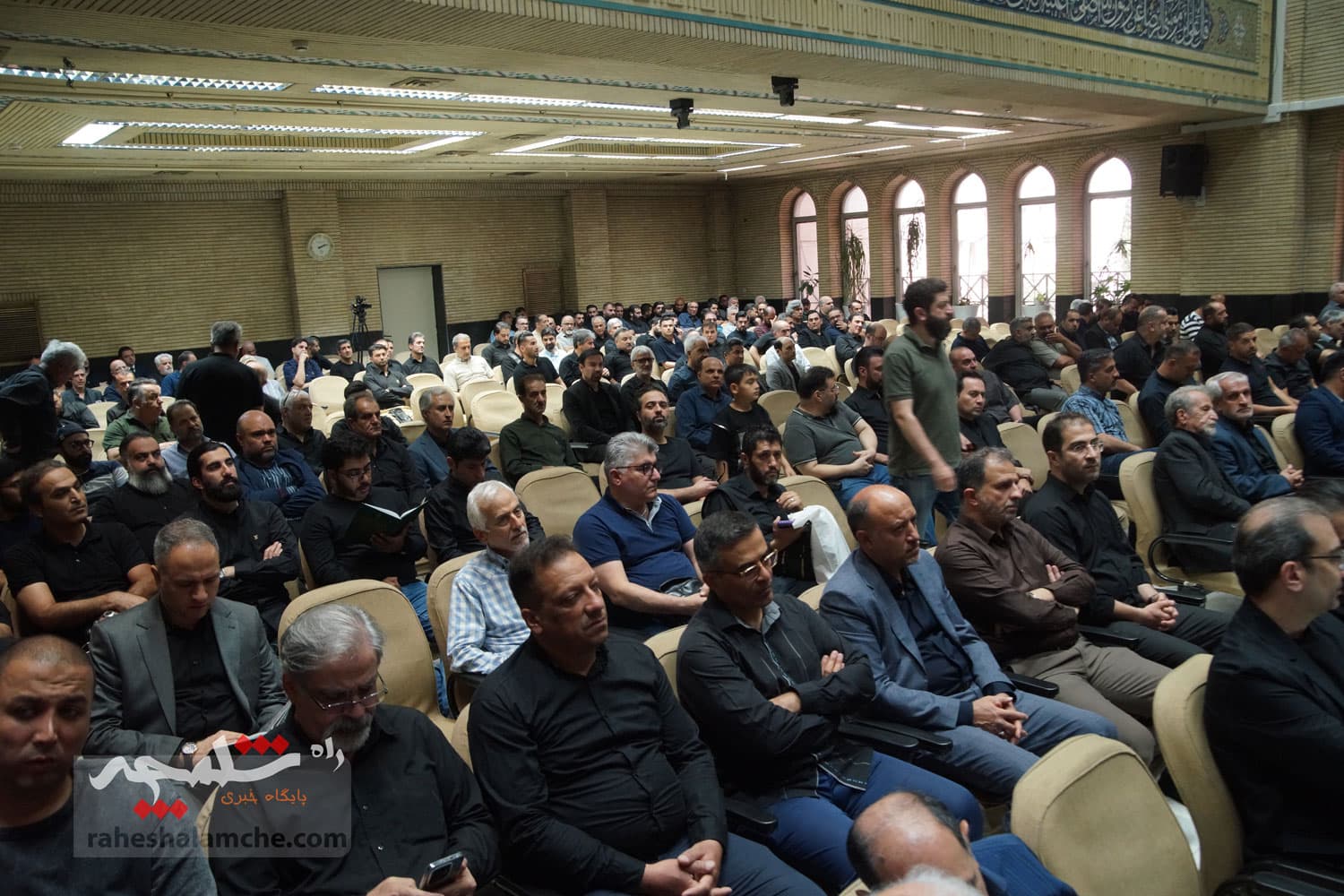 مراسم هفتمین روز درگذشت «محمدرضا درجاتی» +تصاویر — تصویر 50