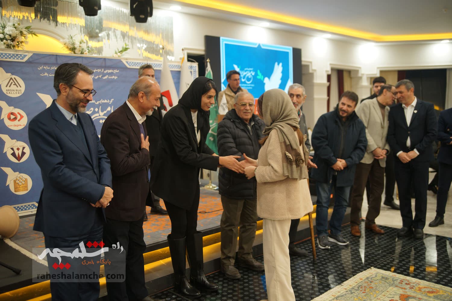 چه کسانی در نخستین کنگره ملی حامیان صلح ایران حضور داشتند؟ +تصاویر — تصویر 71