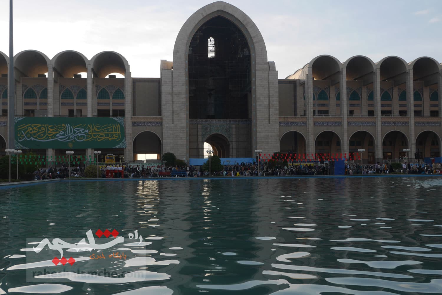 گزارش تصویری اختصاصی راه شلمچه از نماز عید فطر به امامت رهبر انقلاب — تصویر 18
